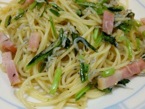 京菜としらすとベーコンの塩パスタ